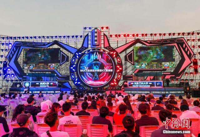 电竞不止胜负：星途联赛S7嘉年华玩转全19体育下载民狂欢(图1)