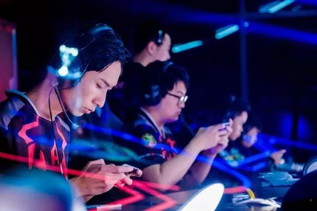 虚实交织的电竞狂欢：“瓦ONLY”派对重构无畏契约宇宙19体育官网(图1)